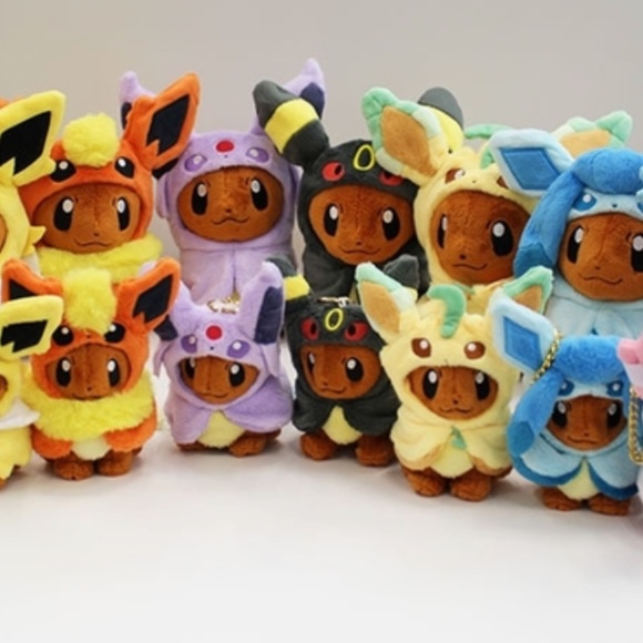 Pokemon Eevee Plush with Flareon Costume Hoodie – 20cm Collectible Toy, Cute - Picture 4 of 4